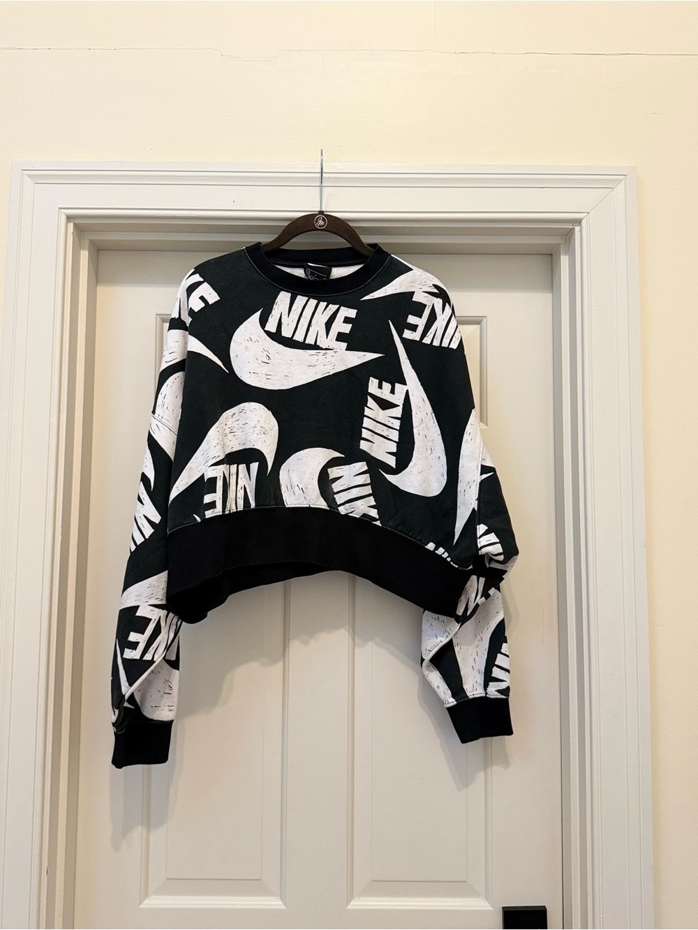 Nike Sportswear Crew oversized cropped sweatshirt - small / black & white